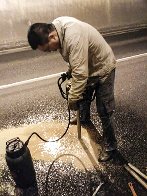 绍尔背包钻机.jpg 绍尔背包钻机.jpg