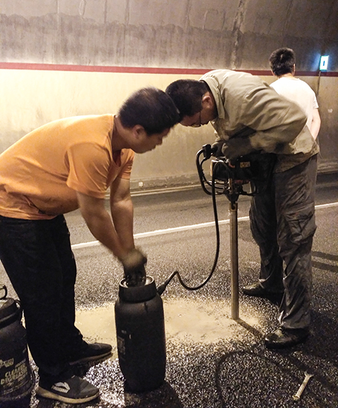 绍尔钻机.jpg 绍尔钻机.jpg