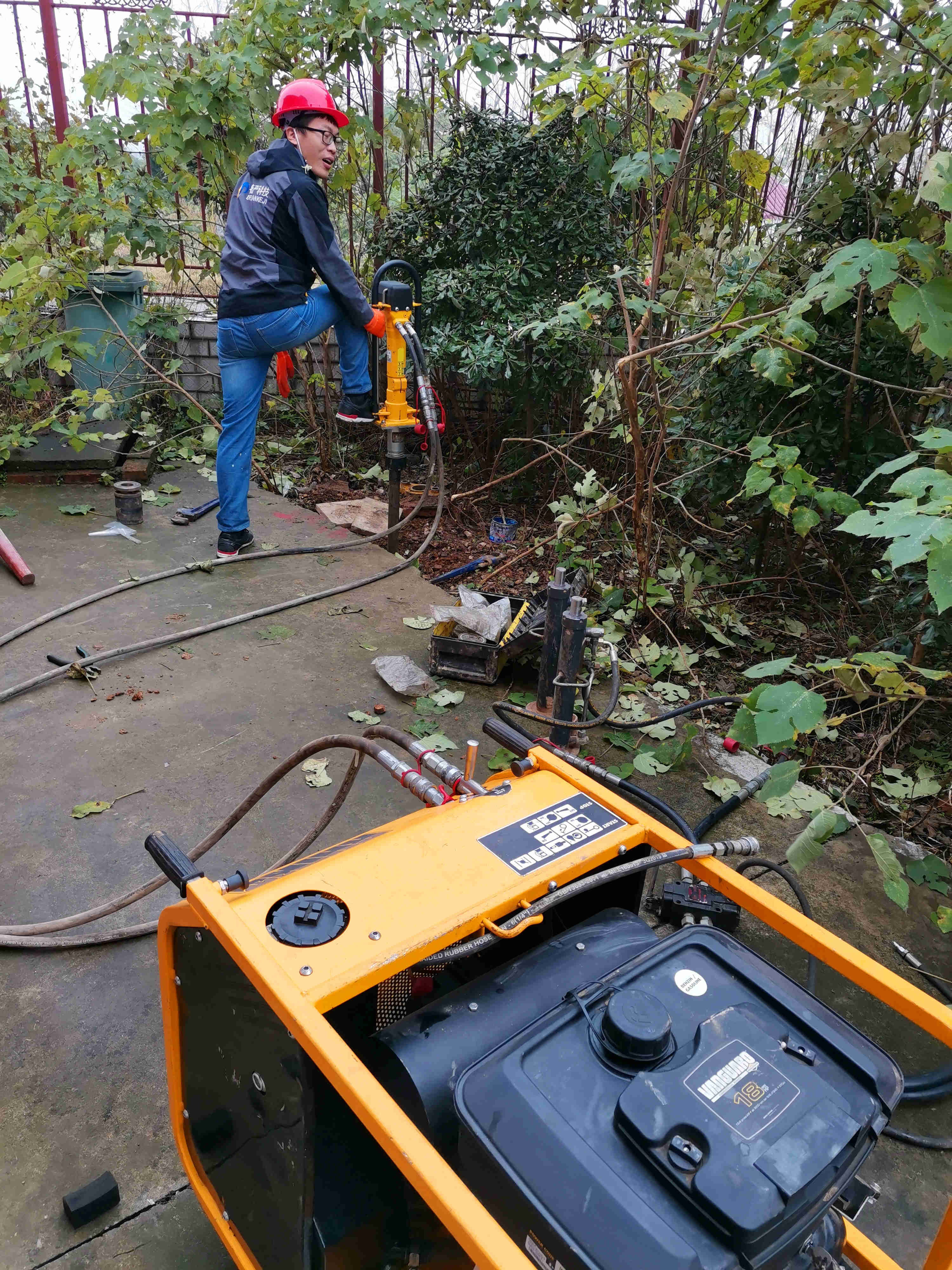 钻进.jpg 钻进.jpg