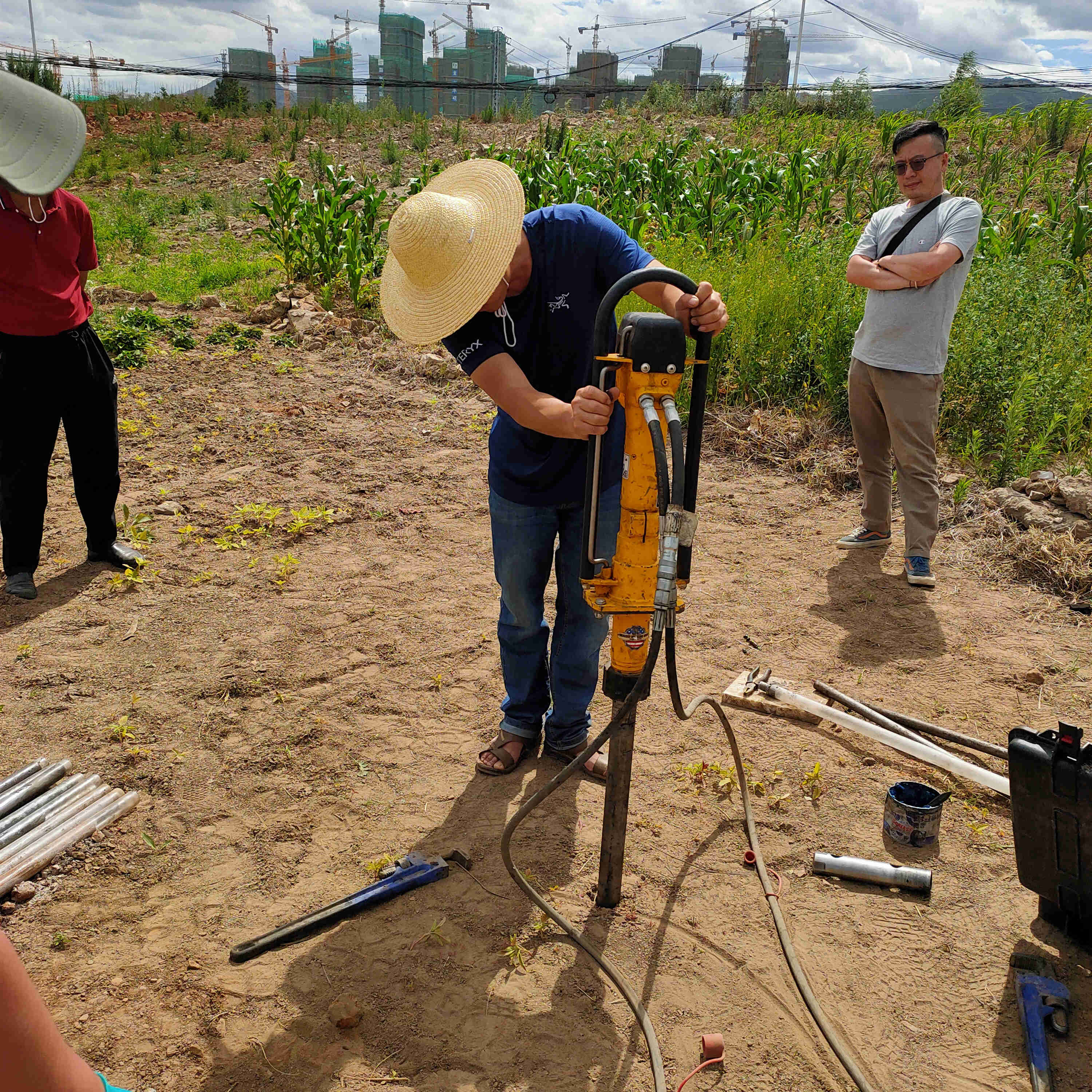 犀牛钻机云南取样_副本.jpg 犀牛钻机云南取样_副本.jpg