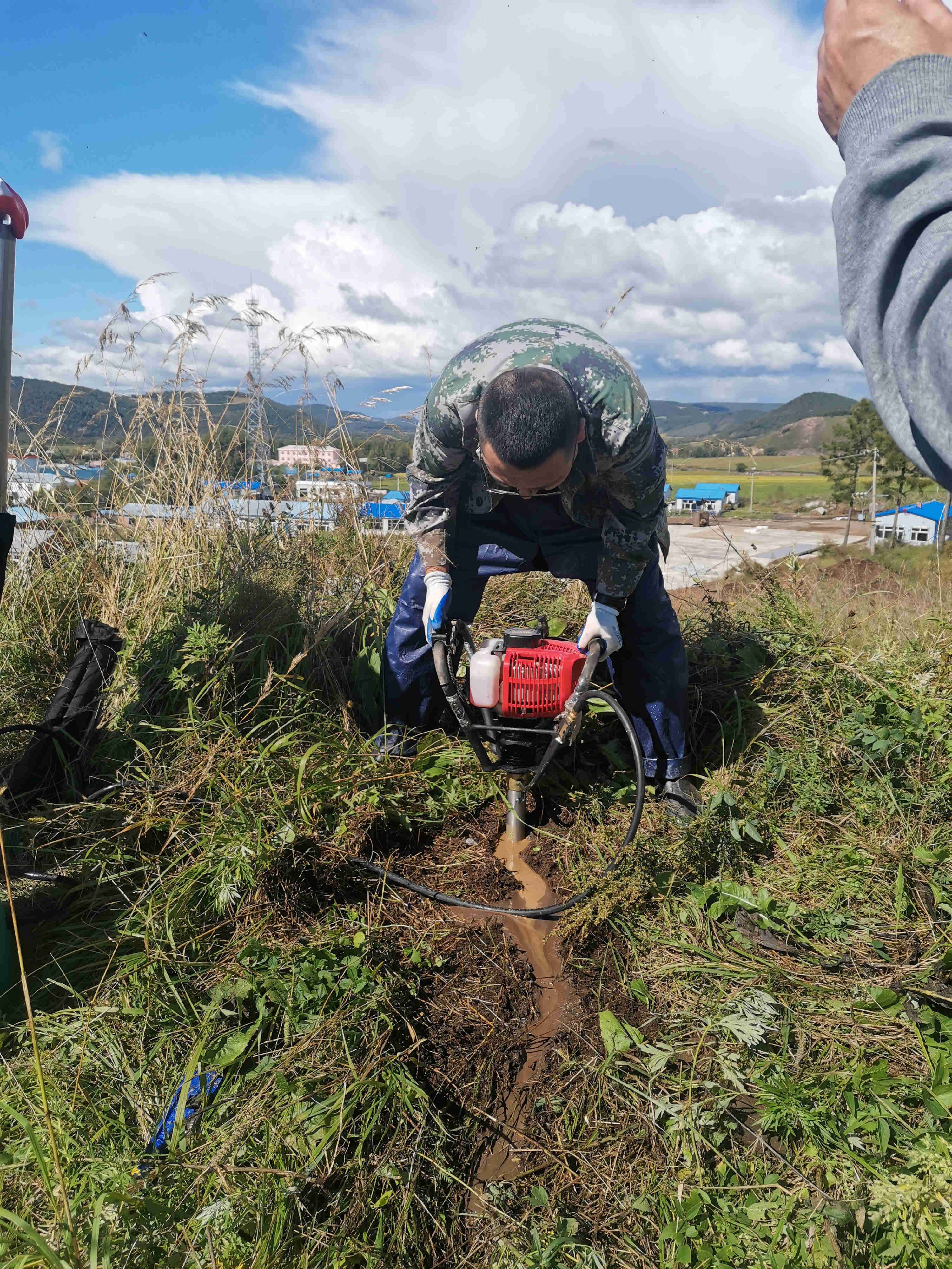 钻进 (1).jpg 钻进 (1).jpg