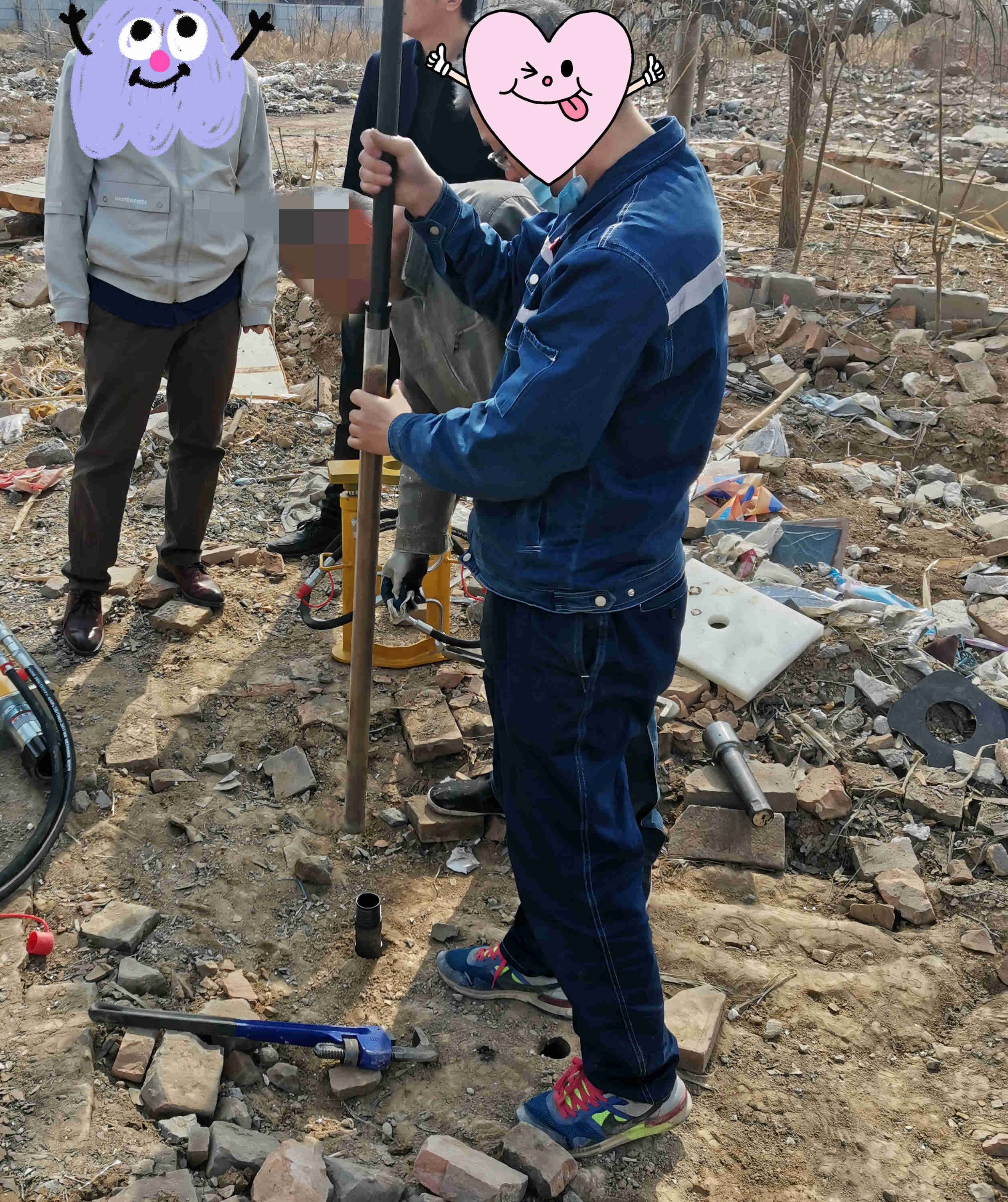 提取岩芯.jpg 提取岩芯.jpg