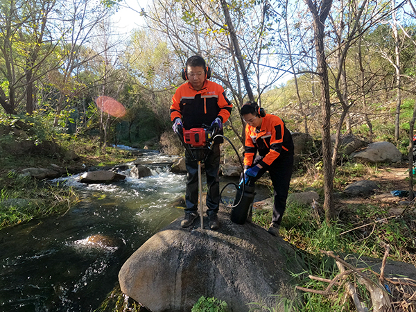 绍尔背包钻机.jpg 绍尔背包钻机.jpg