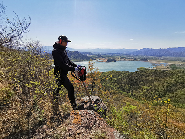 绍尔背包钻机.jpg 绍尔背包钻机.jpg