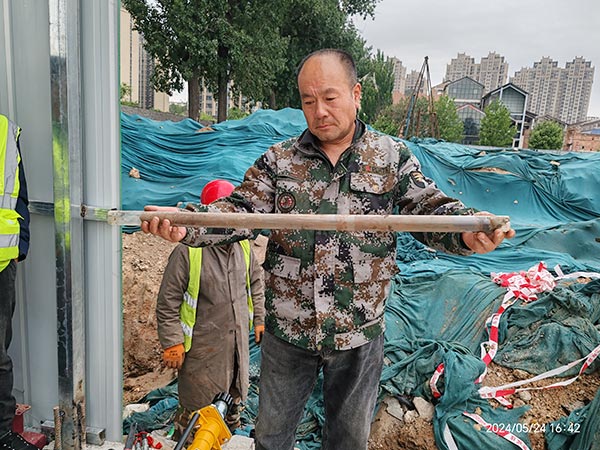 犀牛取土钻机采集的样品.jpg 犀牛取土钻机采集的样品.jpg