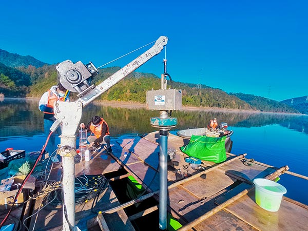 沉积物钻机.jpg 沉积物钻机.jpg