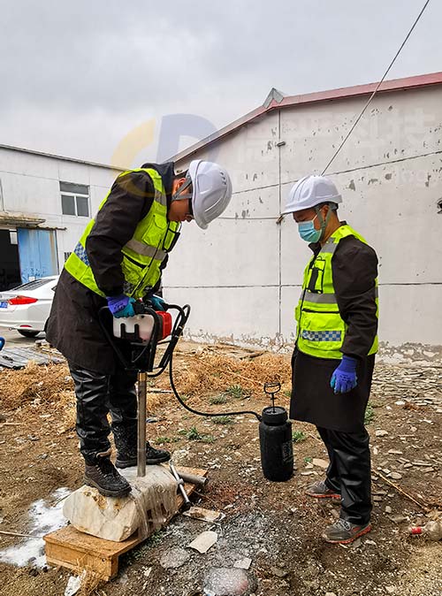 绍尔钻机打钻.jpg 绍尔钻机打钻.jpg