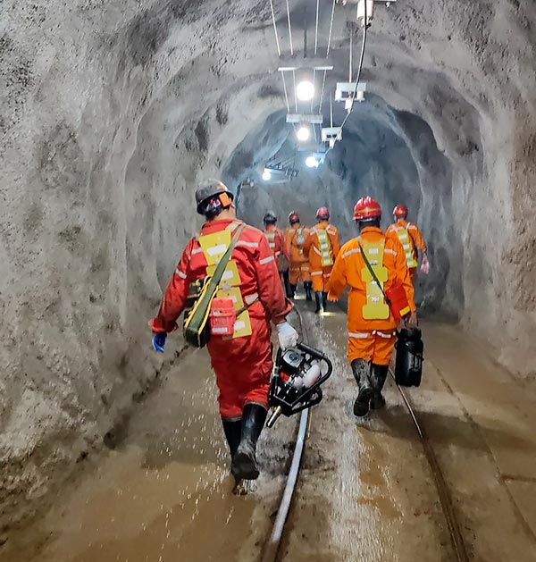 绍尔钻机可以在隧道中使用.jpg 绍尔钻机可以在隧道中使用.jpg