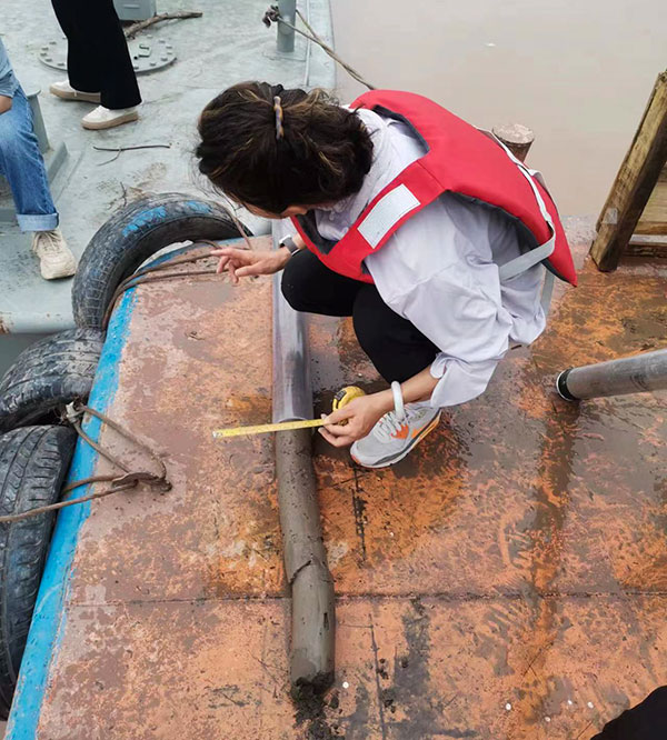 老师观察样品.jpg 老师观察样品.jpg