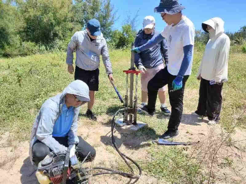 犀牛.jpg 犀牛.jpg