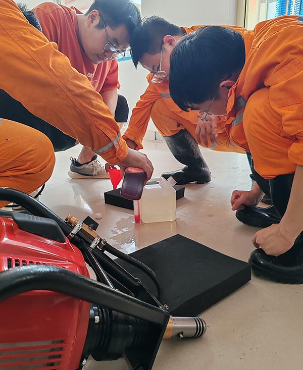 讲解-(3).jpg 讲解-(3).jpg