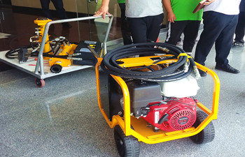 美国犀牛HPD液压土壤采样钻机应用于丘陵地区 美国犀牛HPD液压土壤采样钻机应用于丘陵地区