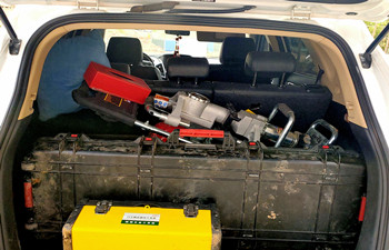 技术团队携犀牛手持式取土钻机完成演示 技术团队携犀牛手持式取土钻机完成演示