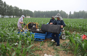 液压犀牛土壤取样钻机培训演示 液压犀牛土壤取样钻机培训演示