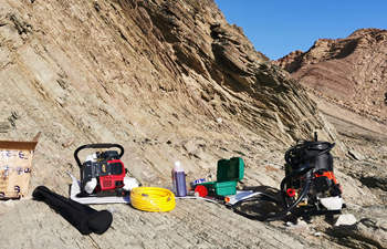 绍尔岩心背包钻机交付演示 绍尔岩心背包钻机交付演示