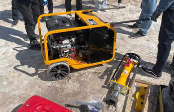 犀牛液压浅层取样钻机完成交付工作 犀牛液压浅层取样钻机完成交付工作