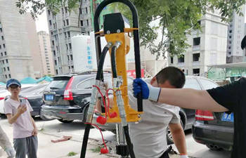 液压犀牛取土钻机完成培训 液压犀牛取土钻机完成培训