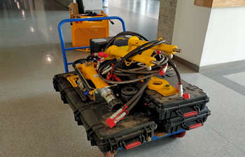 犀牛液压土壤取样钻机演示完成 犀牛液压土壤取样钻机演示完成