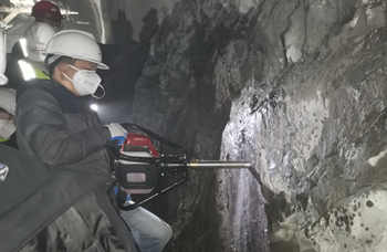 近期绍尔背包式钻机交付 近期绍尔背包式钻机交付