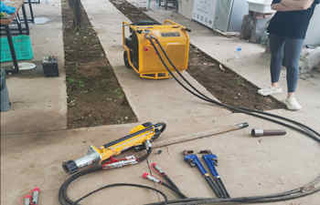 犀牛HPD液压土壤取样钻机培训演示 犀牛HPD液压土壤取样钻机培训演示