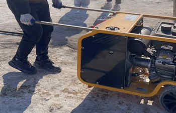 关于犀牛液压土壤取样钻机的交付 关于犀牛液压土壤取样钻机的交付